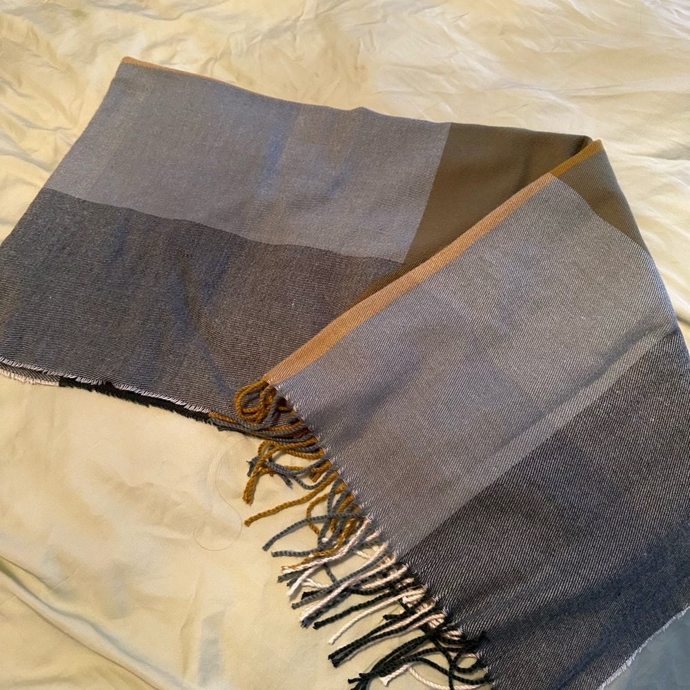 Stylish Gray and Tan Scarf